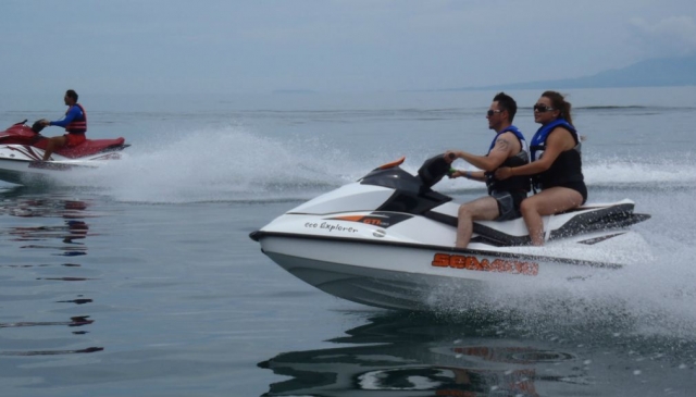  Passeio em um jet ski 